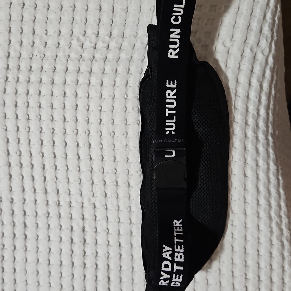 Run Culture Running Belt - Picture 3 of 5